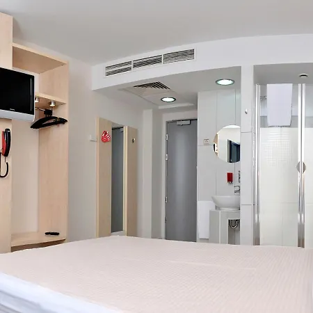Hello Gara De Nord Hotel 2*