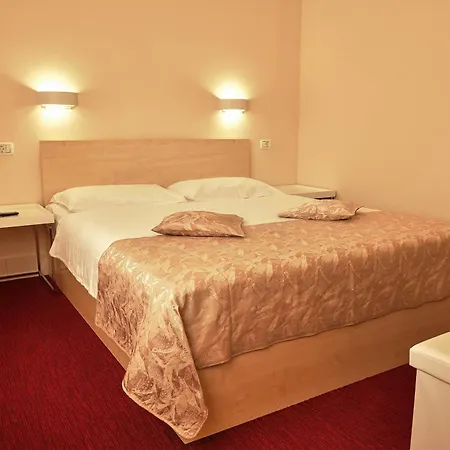 Hello Gara De Nord 2*