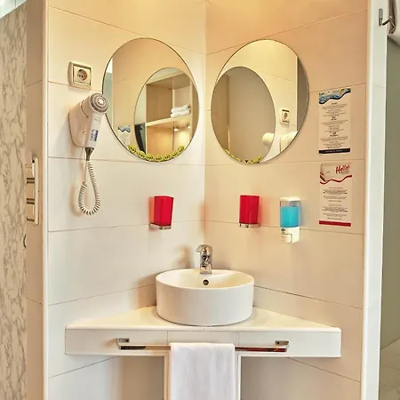 Hello Gara De Nord Hotel 2*