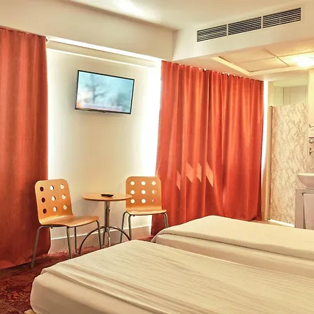 Hello Gara De Nord Hotel 2*