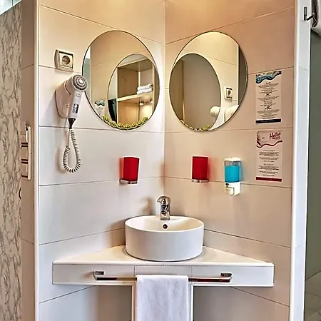 Hello Gara De Nord Hotel Boekarest