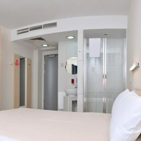 Hotel Hello Gara De Nord 2*