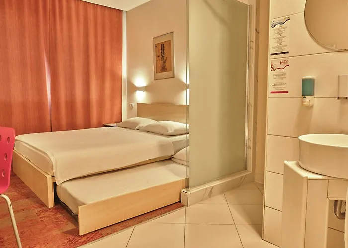 Hotel Hello Gara De Nord 2*