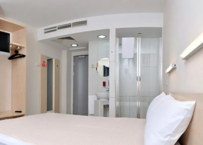 Hotel Hello Gara De Nord 2*