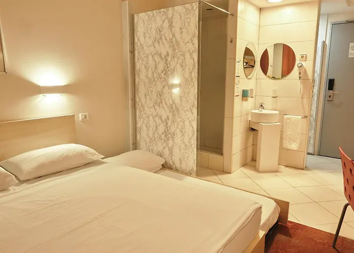 Hello Gara De Nord Boekarest