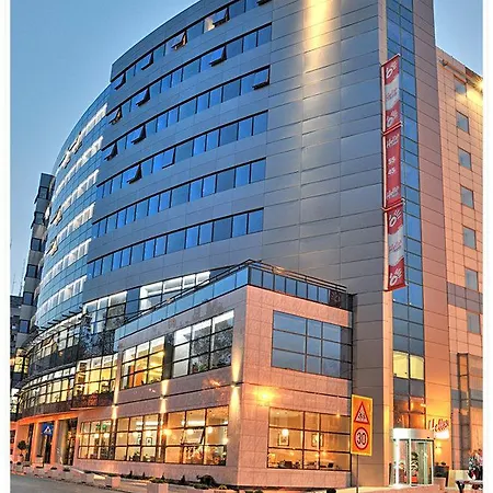 Hello Gara De Nord Bükreş