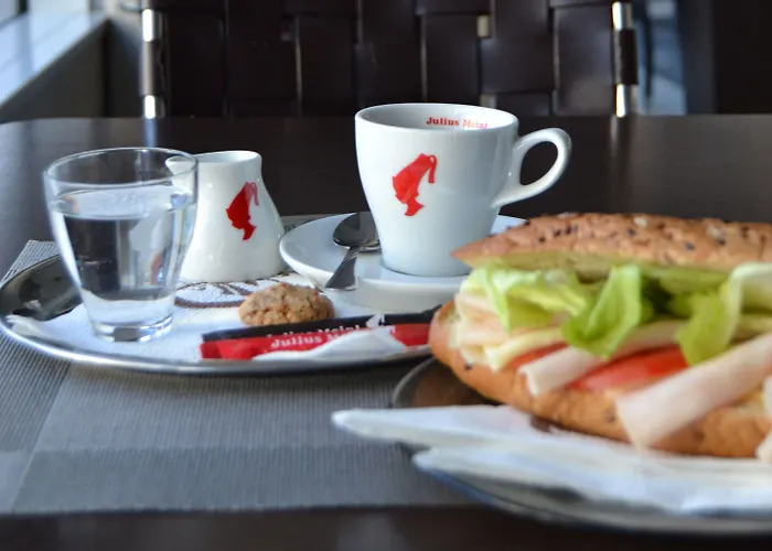 Hello Gara De Nord Hotell 2*